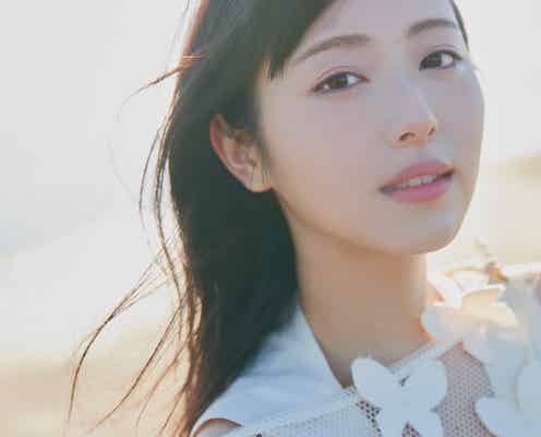 浜辺美波「いま」を切り取った美麗カット “大人エモい”からナチュラルな表情まで凝縮したカレンダー決定