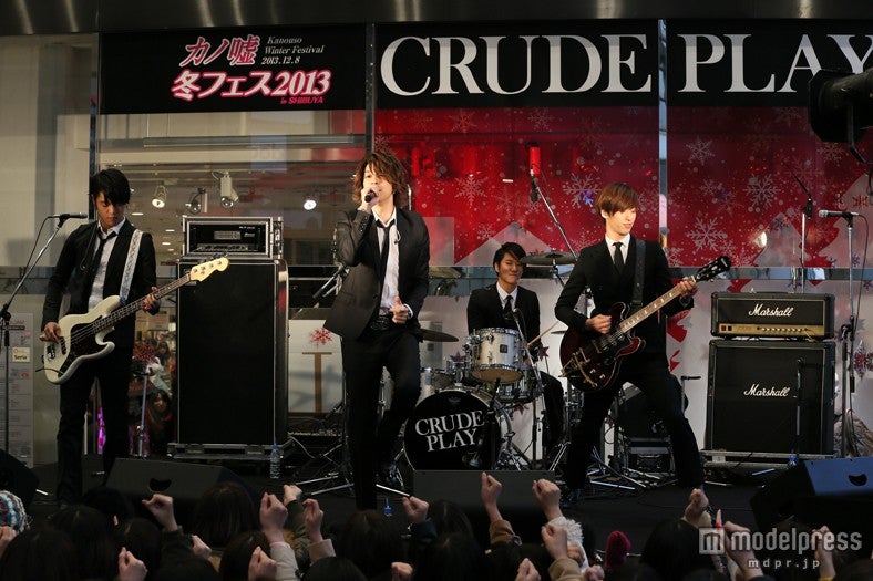 「CRUDE PLAY」／マルイシティ店頭プラザでゲリラライブ