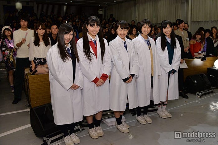 武蔵野美術大学にて生徒に向け熱狂授業を展開したももいろクローバーZ(左から)有安杏果、佐々木彩夏、百田夏菜子、玉井詩織、高城れに