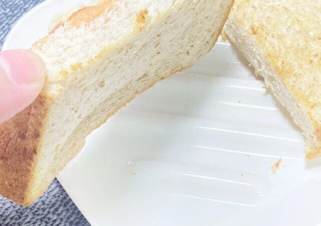 キャンドゥ　食パン皿　凸凹デザイン