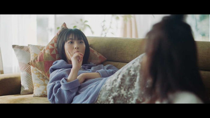 浜辺美波、有村架純 (提供画像)