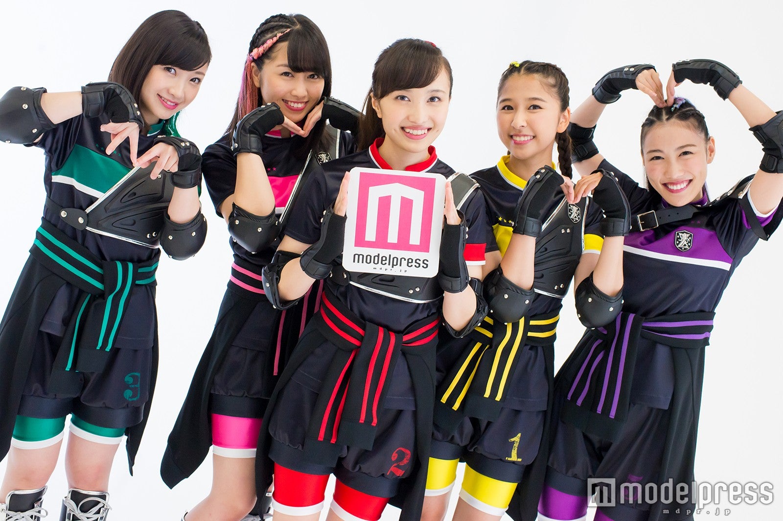 ももいろクローバーZ（左から）有安杏果、佐々木彩夏、百田夏菜子、玉井詩織、高城れに（C）モデルプレス