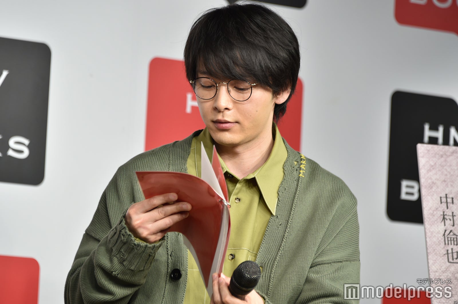 レシピを振り返る中村倫也（C）モデルプレス