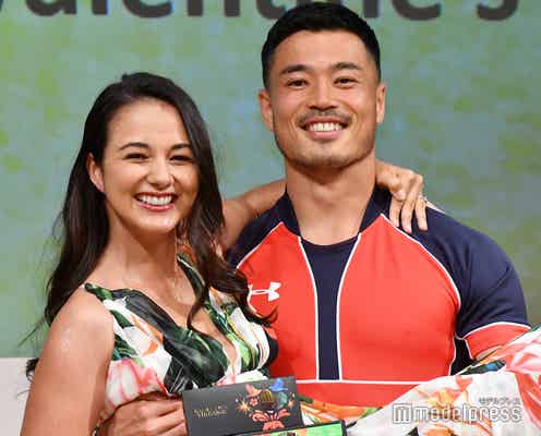“美人すぎるアスリートの妻”山田ローラ、夫・ラグビー山田章仁選手と登場 初のお姫様抱っこを体験