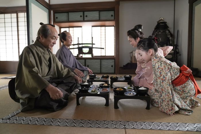 小日向文世、岡部たかし、池脇千鶴、福地美晴「ばけばけ」第4話(C)NHK