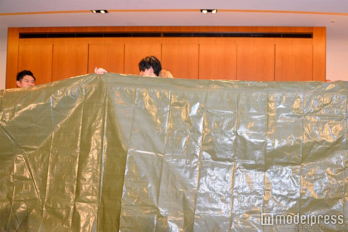 この状態で花選び (C)モデルプレス