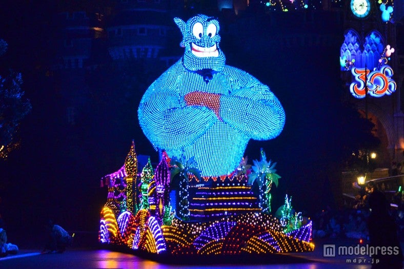 「東京ディズニーランド・エレクトリカルパレード・ドリームライツ」もクリスマス仕様に