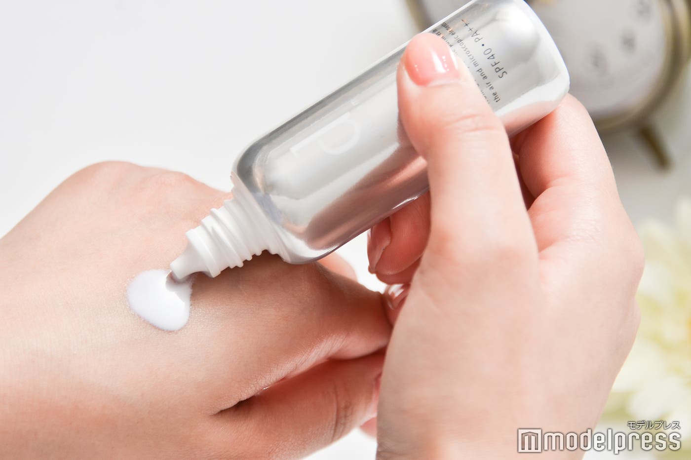 さらりとした美容液(C)モデルプレス