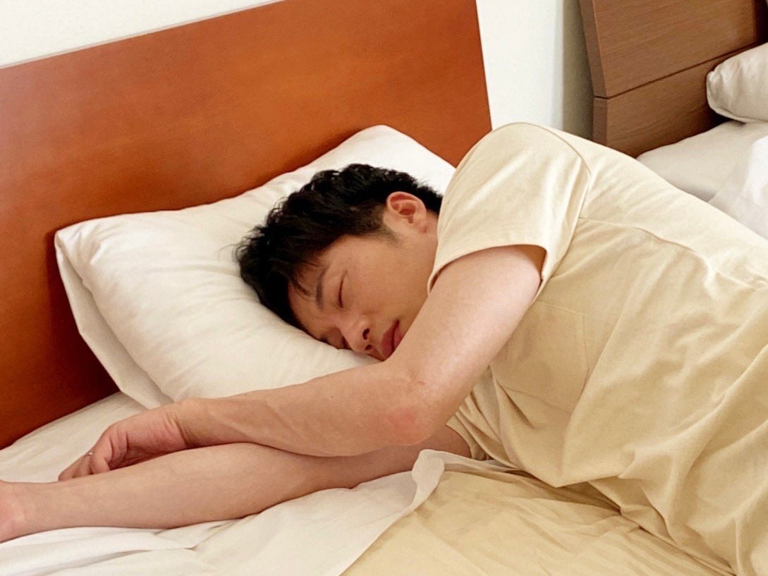 「じぞ恋」田中圭＆鈴木楽、休憩中の睡眠ショットが話題「愛おしすぎる親子」「ほっこり」