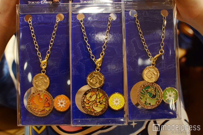 バッグチャーム各¥1600(C)モデルプレス