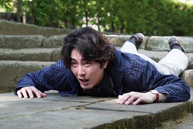 鼻血を出しながら威嚇！？（C）2016 森本梢子／集英社・映画「高台家の人々」製作委員会・BeeTV