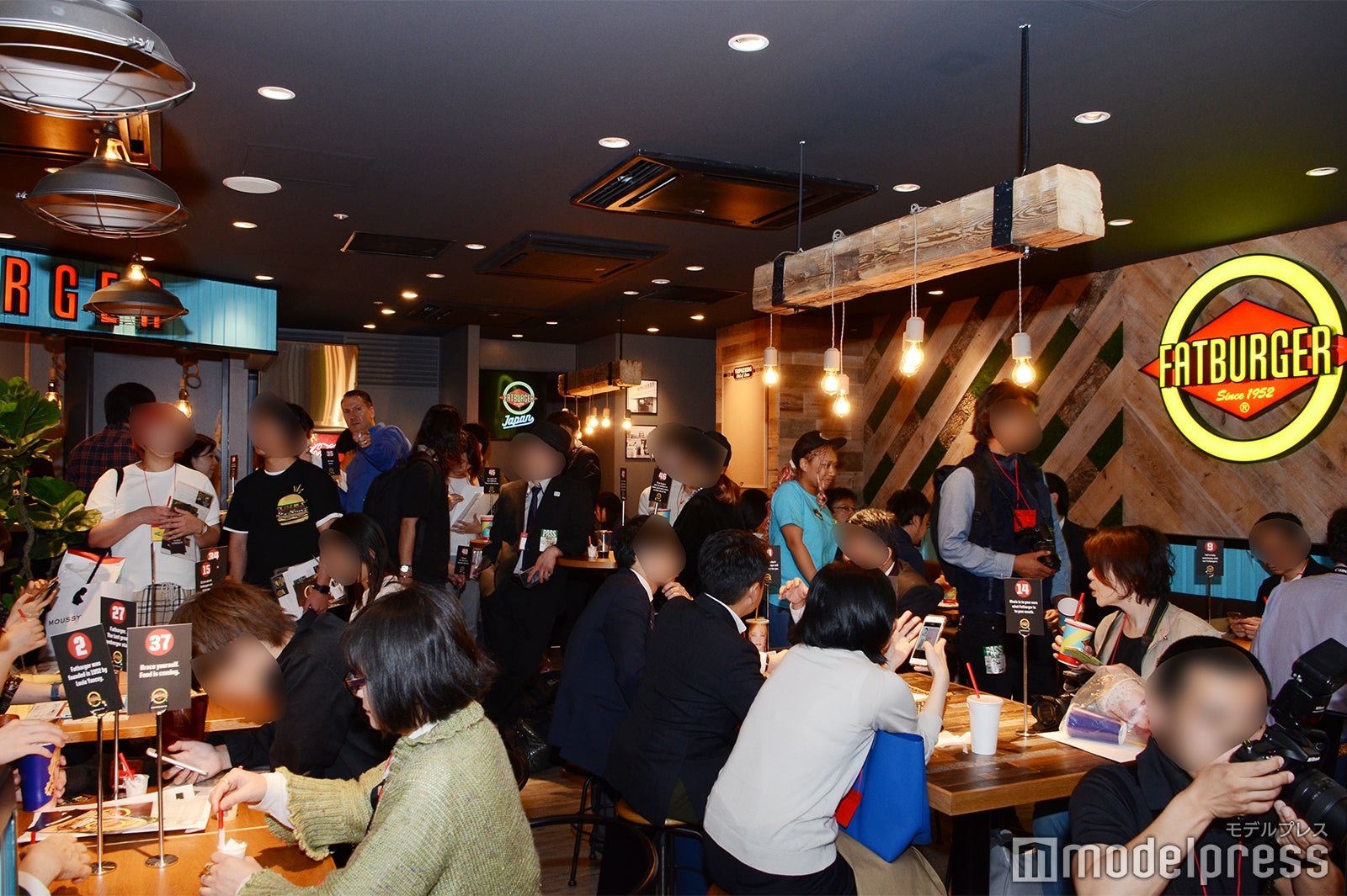 ファットバーガー（C）モデルプレス