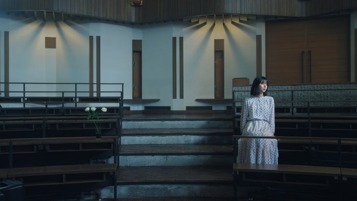 adieu(上白石萌歌)「強がり」MVより/提供画像