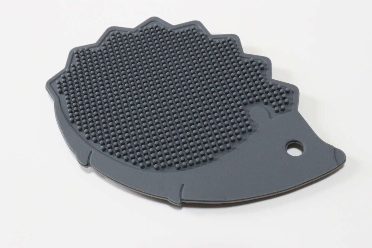 シリコーンキッチンブラシ(ハリネズミ、モノトーン) 裏面 シリコーンキッチンブラシ(ハリネズミ、モノトーン) 裏面