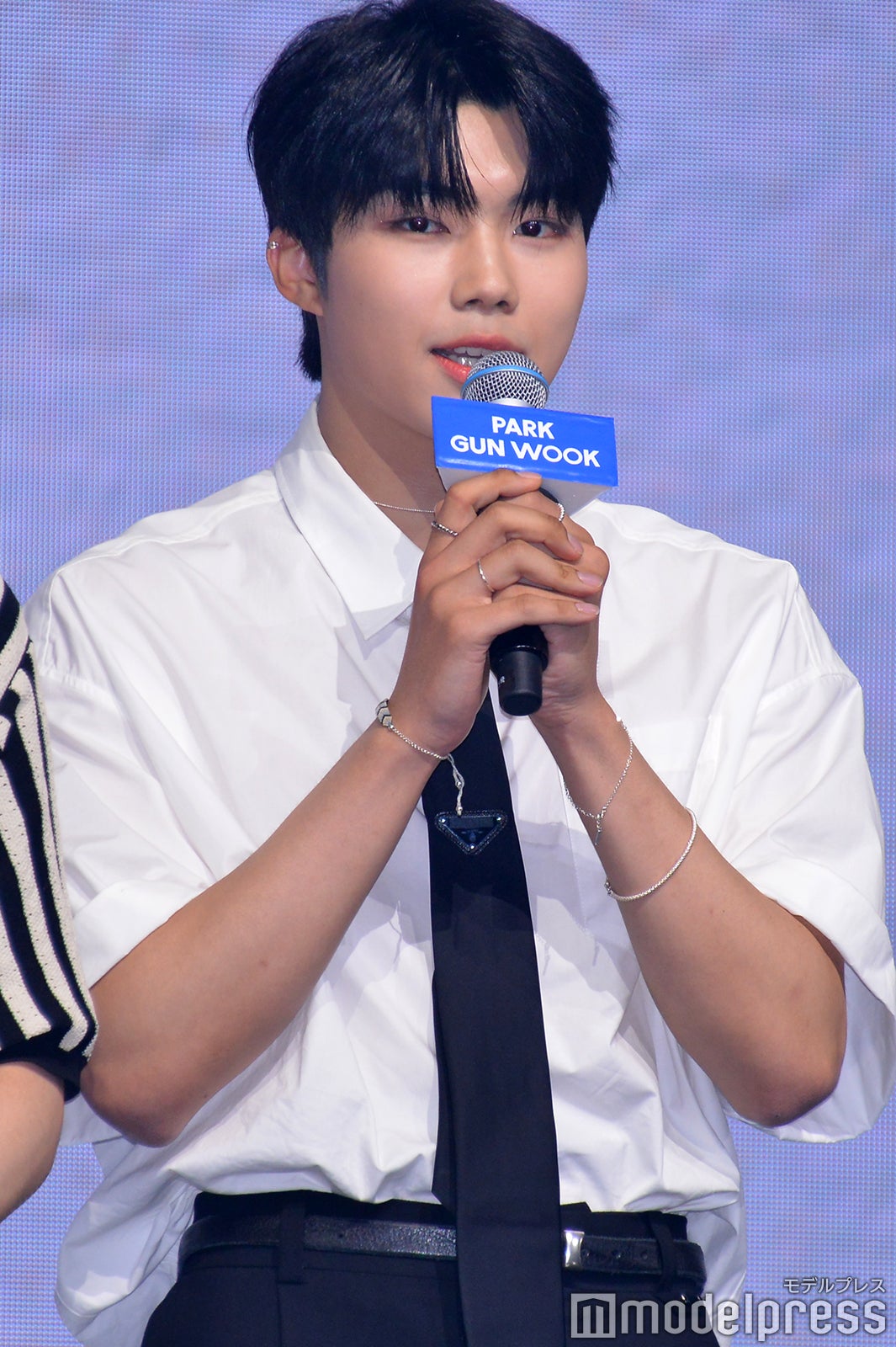 挨拶するパク・ゴヌク（C）モデルプレス