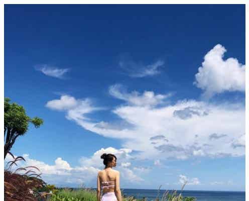 藤井サチ、水着姿で美ヒップあらわ「スタイル抜群」「理想的」と注目集まる