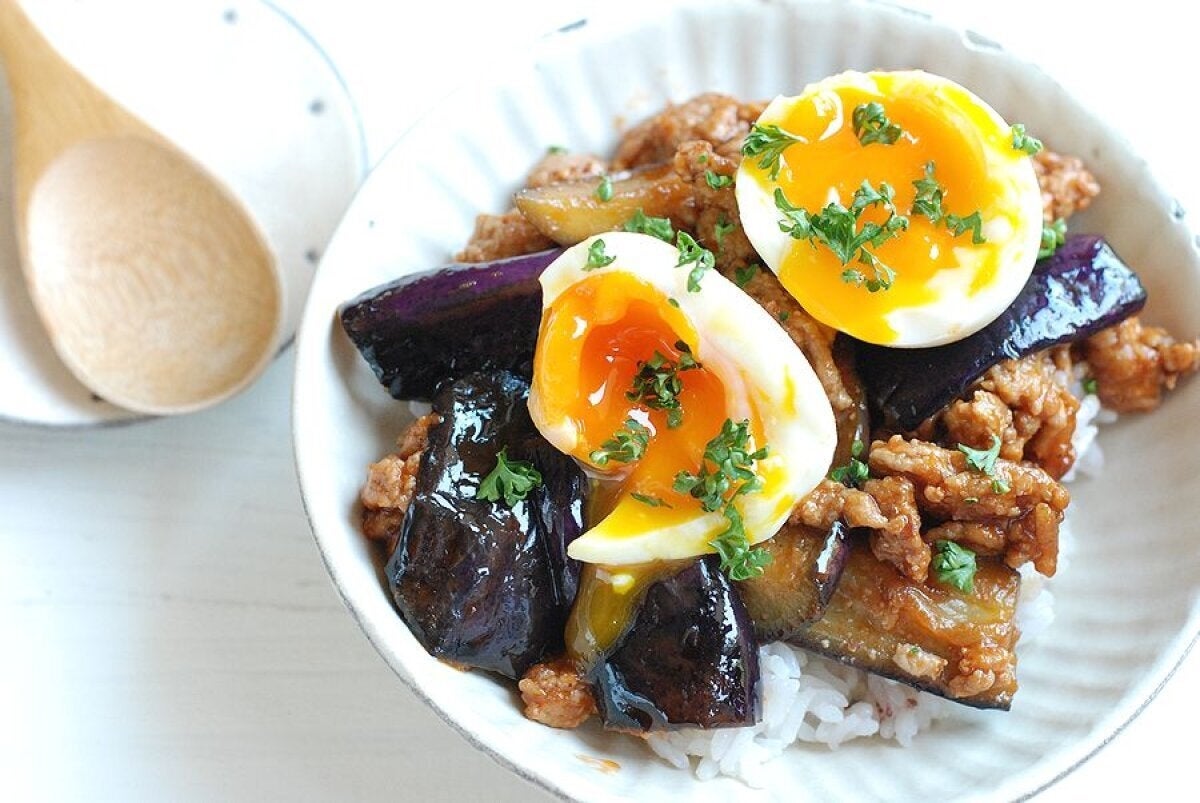 とろっとろのナスが主役！フライパンひとつでできる！なすとひき肉の味噌ケチャ炒め