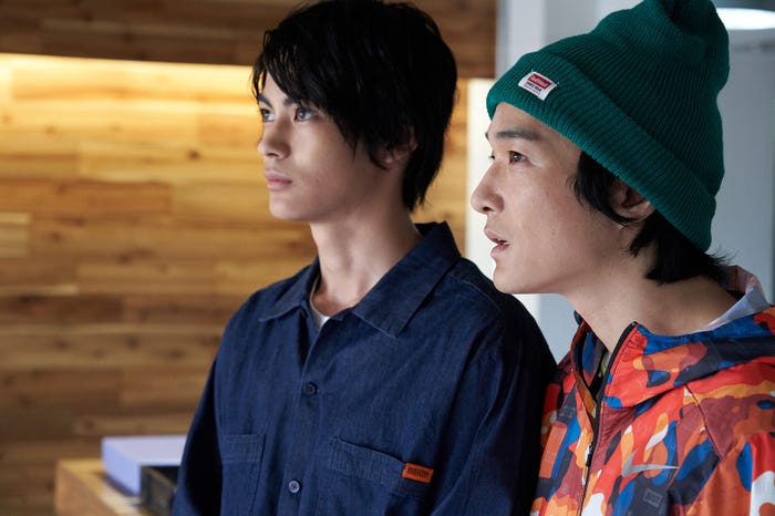 神尾楓珠、石崎ひゅーい/「左ききのエレン」第1話より(C)かっぴー・nifuni/集英社 (C)ドラマ「左ききのエレン」製作委員会・MBS