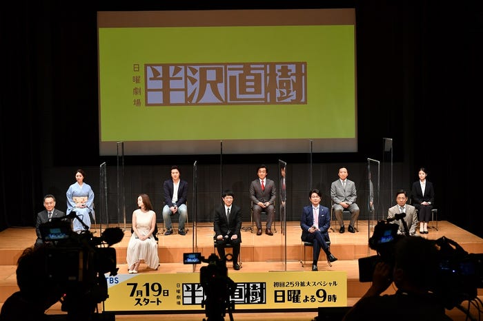 配信にて行われた「半沢直樹」制作発表会見/(左から)北大路欣也、井川遥、上戸彩、尾上松也、堺雅人、片岡愛之助、及川光博、市川猿之助、香川照之、今田美桜(C)TBS