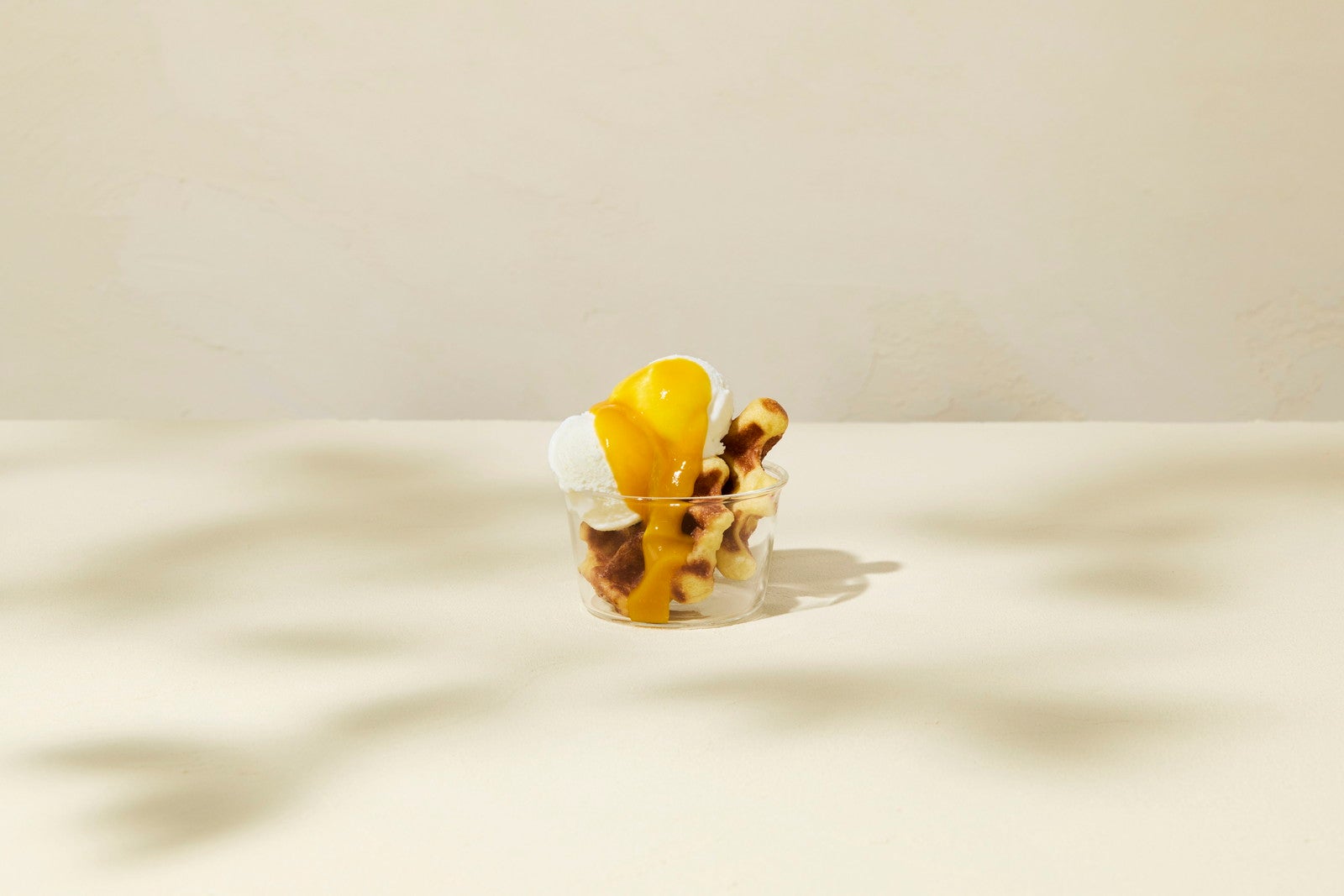 ワッフルパフェ マンゴー　770円／提供画像