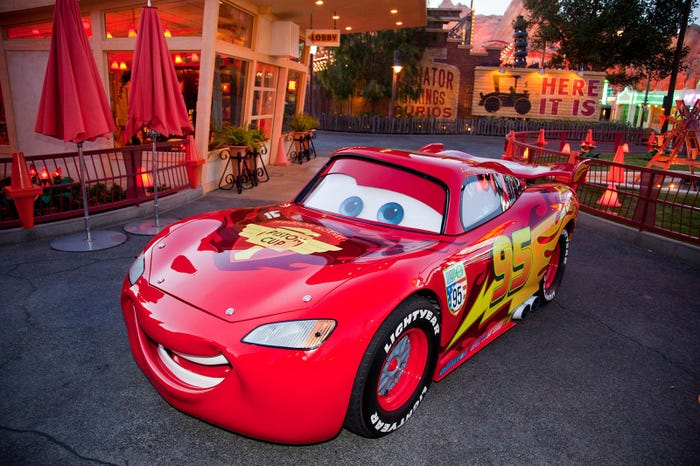 「ライトニング・マックィーン・ヴィクトリーラップ」 (C)Disney(C)Disney/Pixar