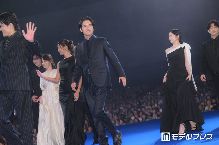 鈴木亮平、菜々緒、赤楚衛二ら(C)モデルプレス
