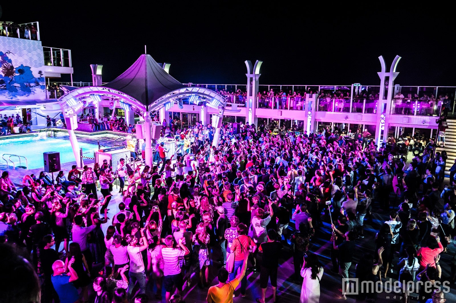 深夜までダンスパーティー （C）モデルプレス