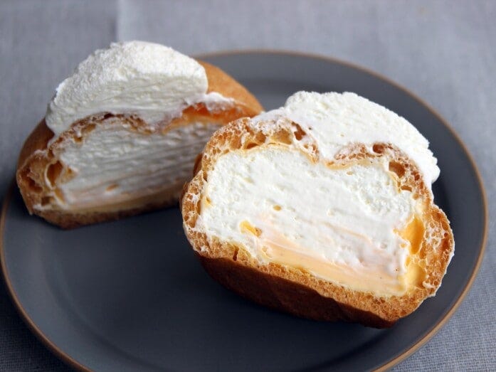 シュー生地にみっちり詰まったホイップクリームは、後味すっきり