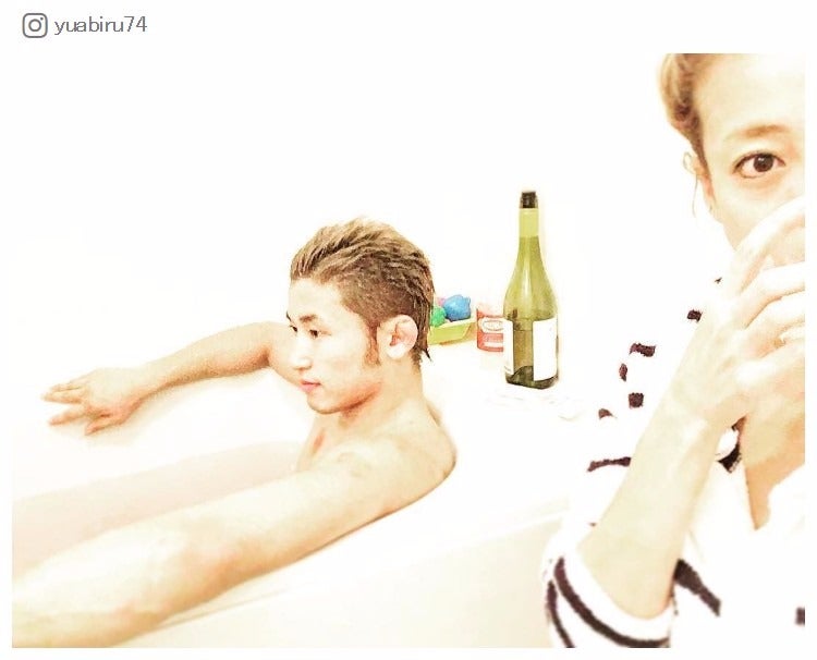 あびる優、お風呂で夫・才賀紀左衛門と“夫婦時間”　ラブラブぶりに「理想」「素敵な夫婦」と反響