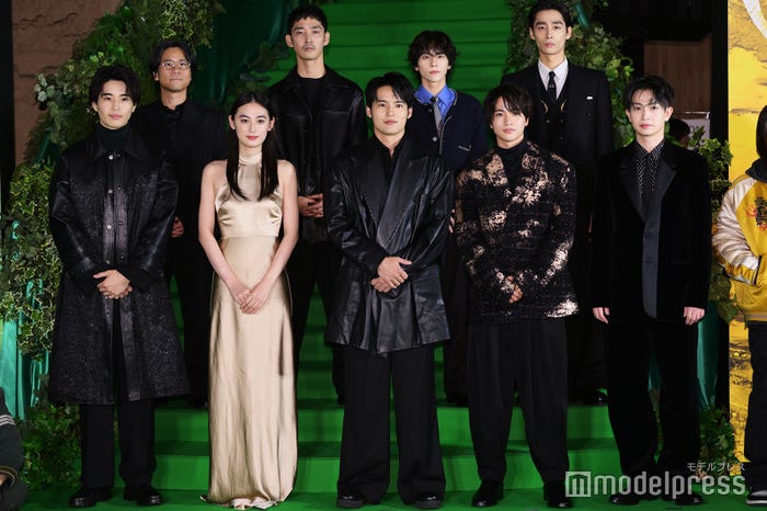 (後列左から)萩原健太郎監督、上杉柊平、山下幸輝、濱尾ノリタカ(前列左から)中沢元紀、八木莉可子、水上恒司、木戸大聖、綱啓永(C)モデルプレス