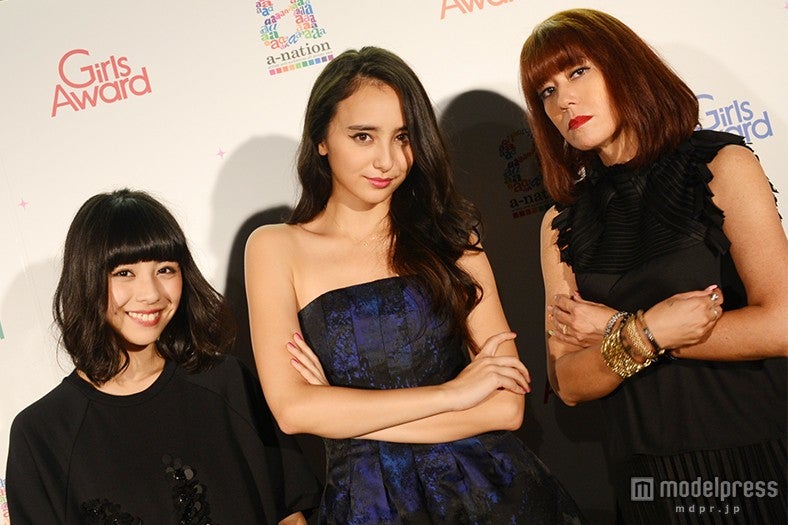 役になりきりクールなポーズ／（左より）田中美麗、石田ニコル、LiLiCo