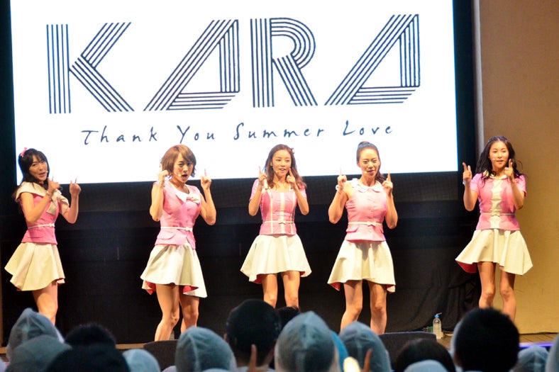 画像6/13) KARA、ミニスカで新曲披露 トリプル記念日をファンと一緒に 