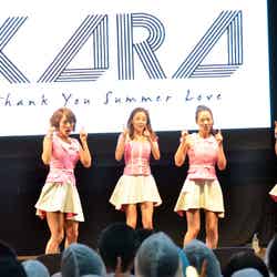 新曲「サンキュー サマーラブ」発売記念イベントを行ったKARA（左より：ジヨン、ニコル、ハラ、スンヨン、ギュリ）