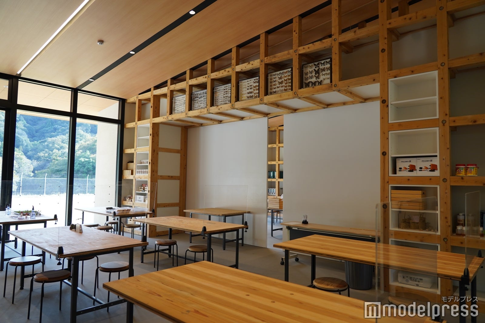 「kiond（キオンド）」の作業スペースも木のぬくもりを感じます （C）モデルプレス