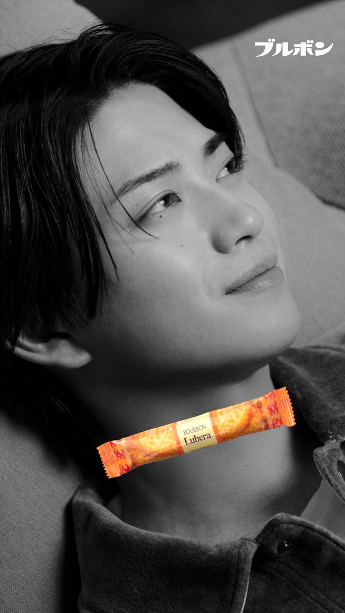 岩瀬洋志/ブルボン新WEB CMオリジナルビスケット「ルーベラ」篇より(提供写真)