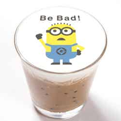 BE BAD!カフェラテ¥790(税抜)(C)Universal Studios.