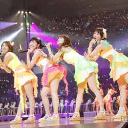 AKB48（左から：高橋みなみ、渡辺麻友、大島優子、川栄李奈）（C）AKS