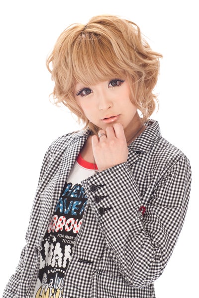 人気モデル、EXILEの弟分とコラボ！恋人との秘蔵写真を公開