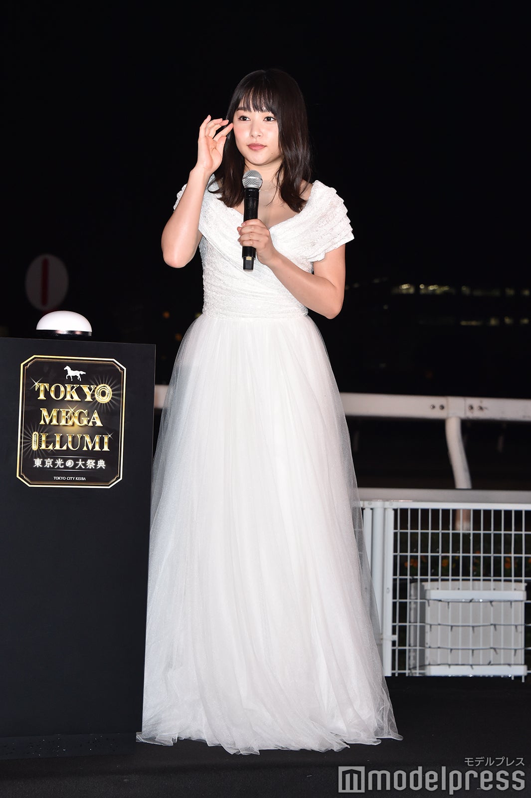 桜井日奈子、胸元ザックリドレスで登場「スリルがありました」 - モデルプレス