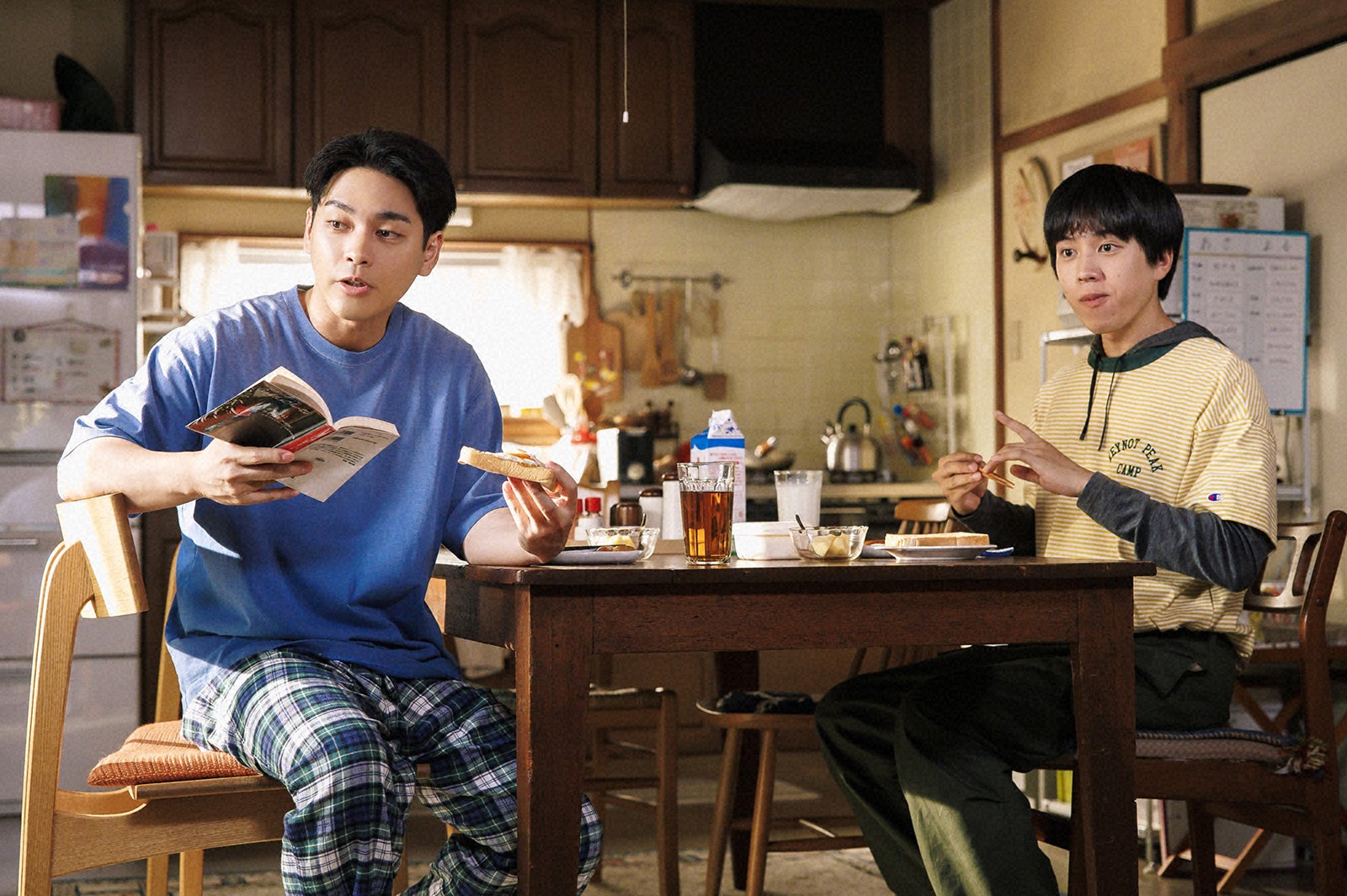 柳楽優弥、坂東龍汰「ライオンの隠れ家」第1話（C）TBS