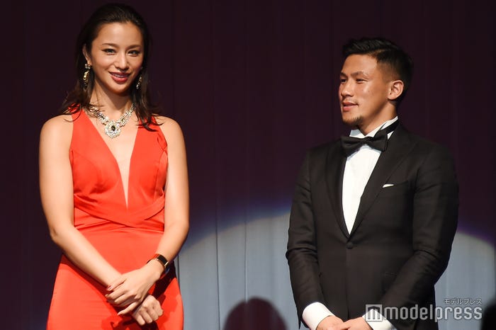 高橋メアリージュン、卜部弘嵩選手 (C)モデルプレス
