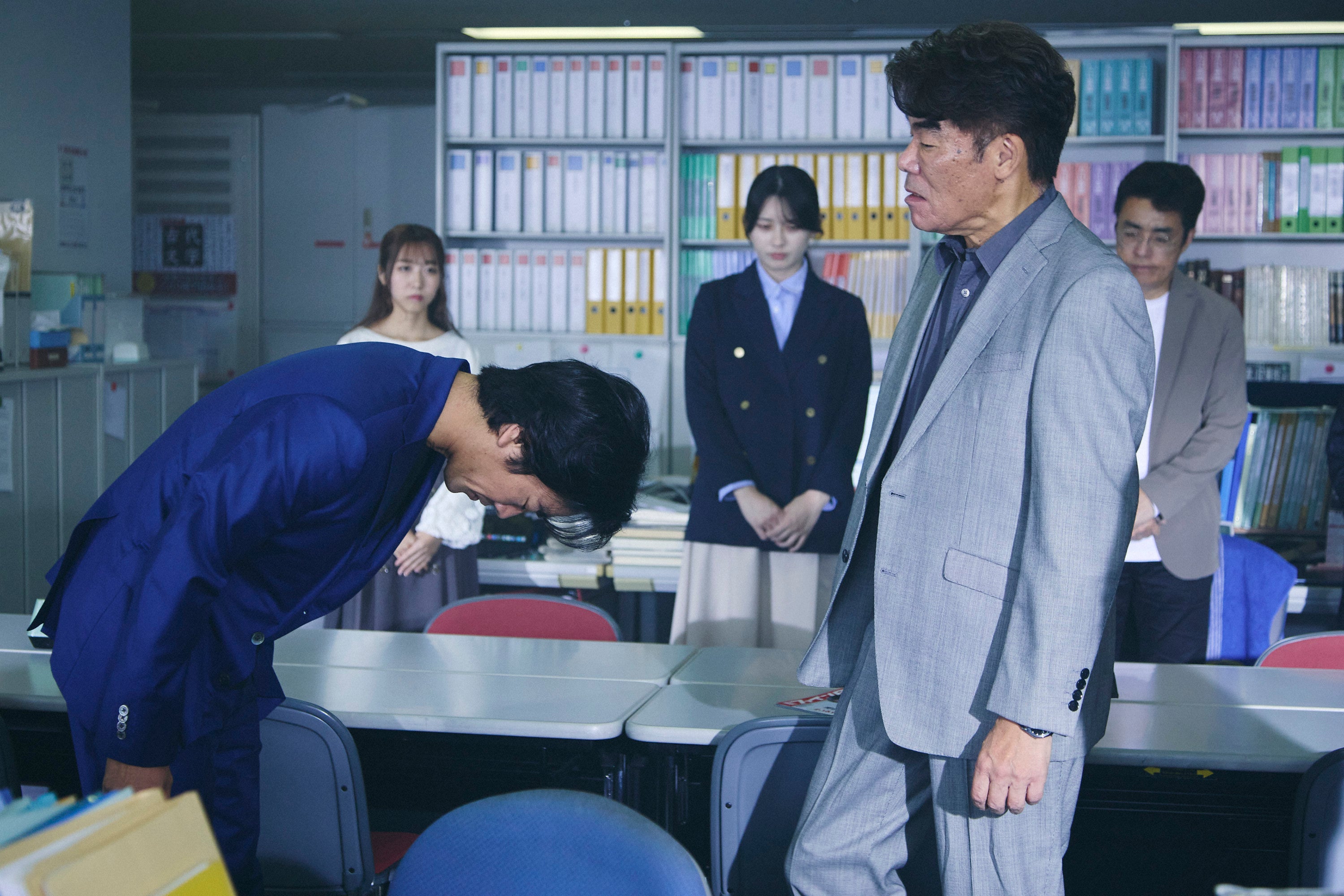 桐谷健太ら「Qrosの女」第6話（C）「Qrosの女」製作委員会