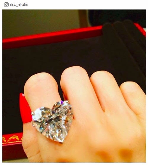 6億円のハートのリング/Instagramより