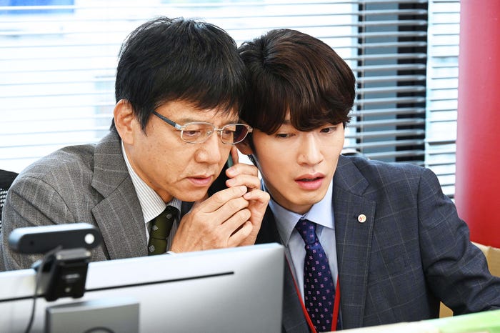 勝村政信、深澤辰哉「今日からヒットマン」第6話より(C)テレビ朝日