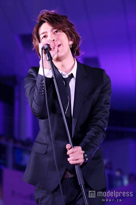 三浦翔平率いるイケメンバンド、初パフォーマンスで3500人熱狂