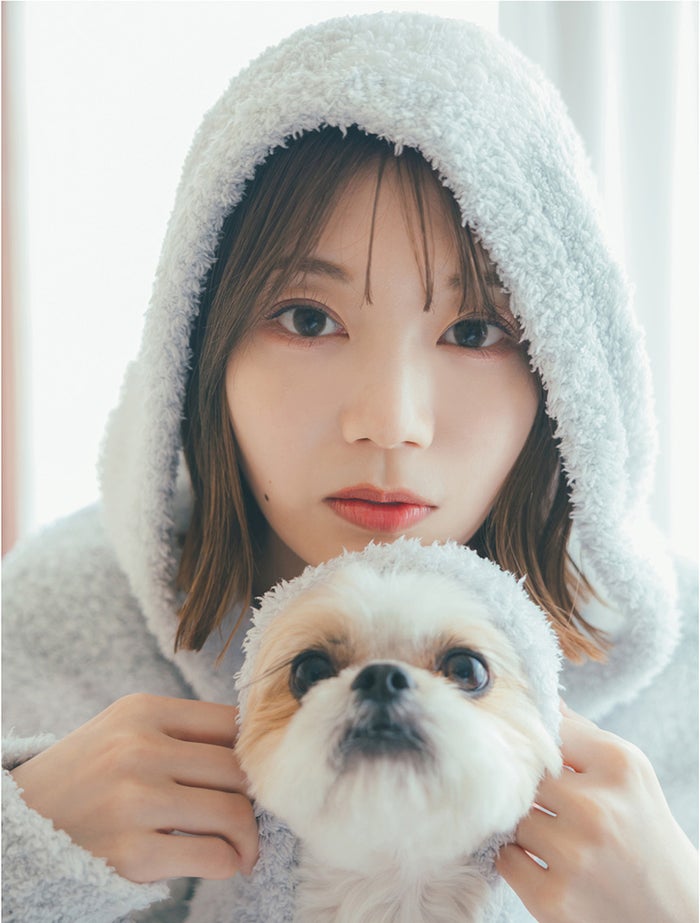 日向坂46高本彩花「ずっと夢だった」2ショット実現 お揃いルームウェア姿の1st写真集第5弾先行カット解禁【僕の記憶の中で】