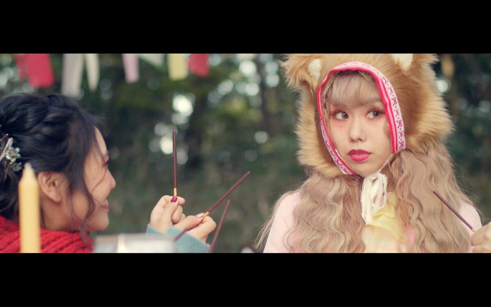 ぺこ、ソロでMV初出演　井上苑子と意気投合