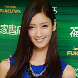 初のファッションブック「菜々緒スタイルブック」と1st写真集「1028_24 菜々緒 超絶美脚写真集」の2冊同時刊行&誕生日記念イベントを開催した菜々緒