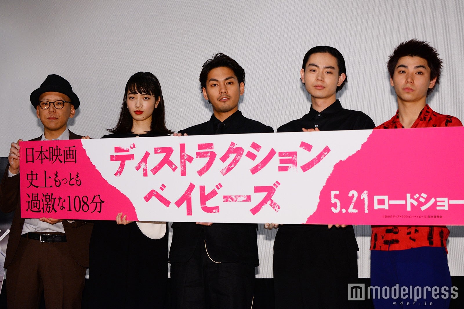 （左から）真利子哲也監督、小松菜奈、柳楽優弥、菅田将暉、村上虹郎（C）モデルプレス