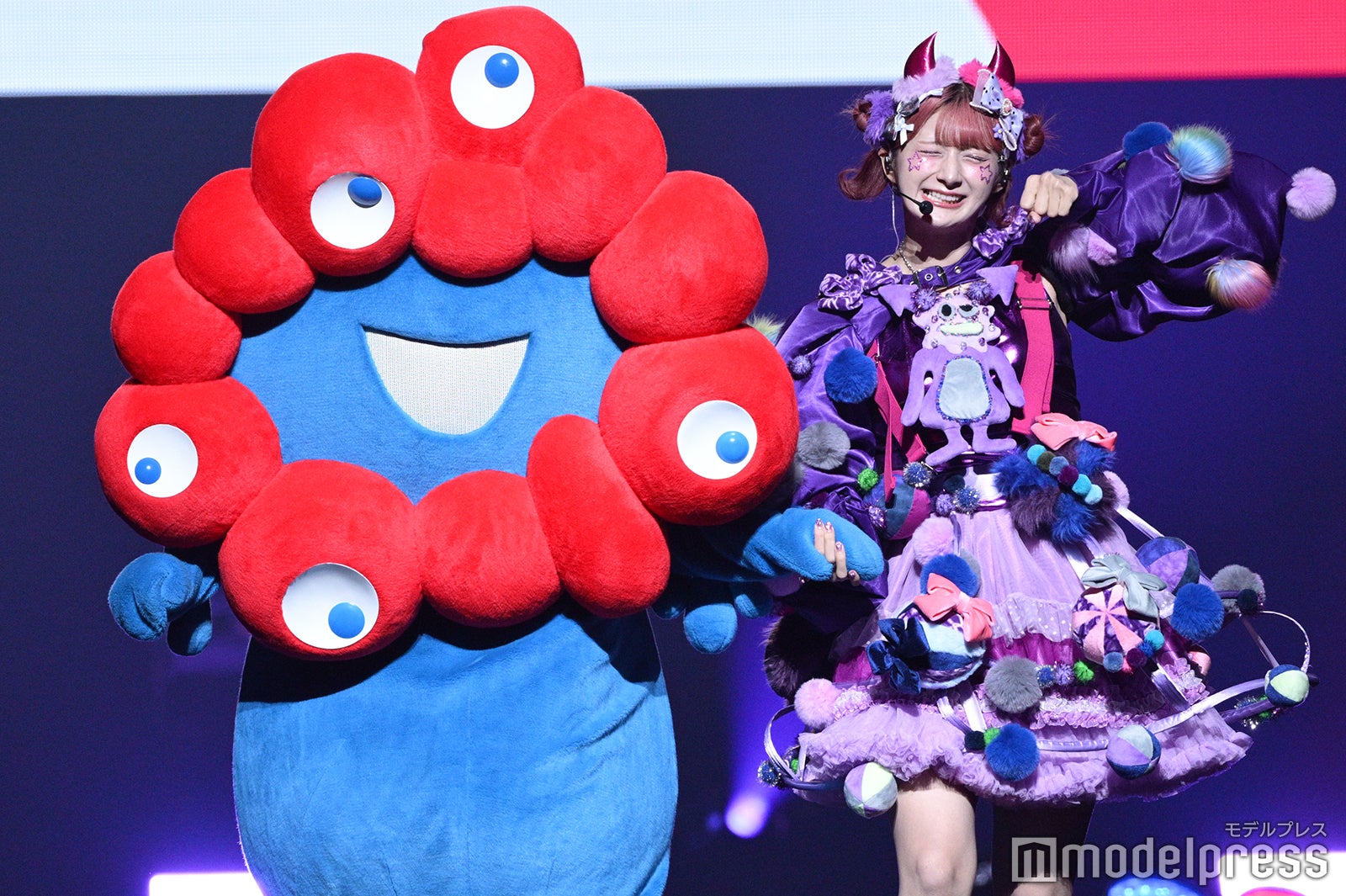 ミャクミャク、しなこ（C）モデルプレス